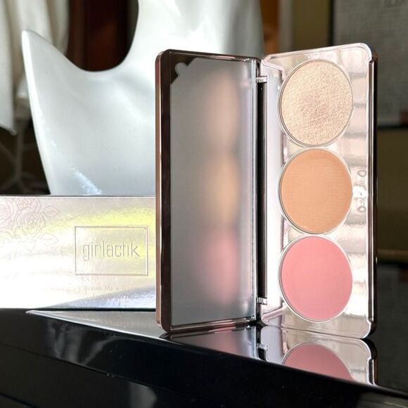 GIRLACTIK Blush Me & Glow Face Palette Pink Blush Bronzer Highlight Trio Light - Picture 4 of 11